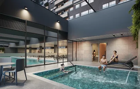 Spa y jacuzzi de Element 142 muestra personas sumergidas en el jacuzzi.