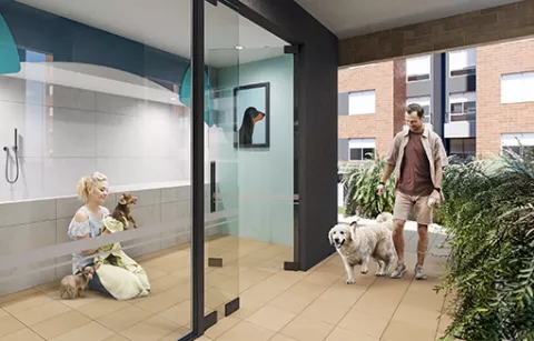 Zona pet de Mistral muestra personas con sus perros.