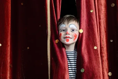 Obra de teatro Más allá del más allá