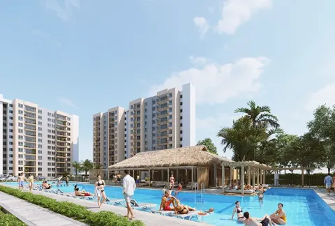 Piscina para adultos de San Pablo muestra personas nadando, edificios y zonas verdes