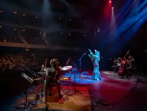 Concierto en vivo vibrante