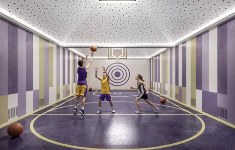 Cancha de Altia muestra niños jugando basquetbol