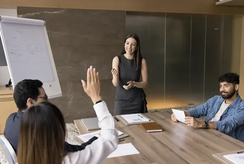 Desarrolla habilidades potenciando la comunicación persuasiva, la fidelización y relaciones duraderas