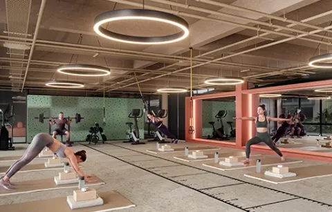 Gimnasio de Altia muestra a personas entrenando