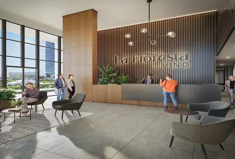 Lobby de Floresta living muestra sillas, mesas, personas y recepciòn