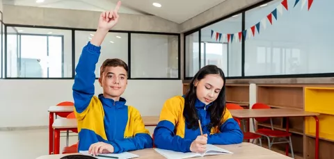 Estudiantes de Colegio Colsubsidio en clase de Preicfes