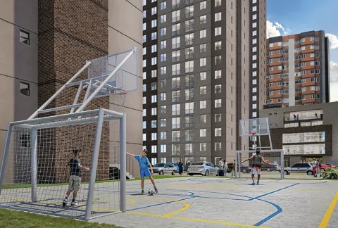 Cancha múltiple de Terralto muestra niños jugando fútbol y edificios