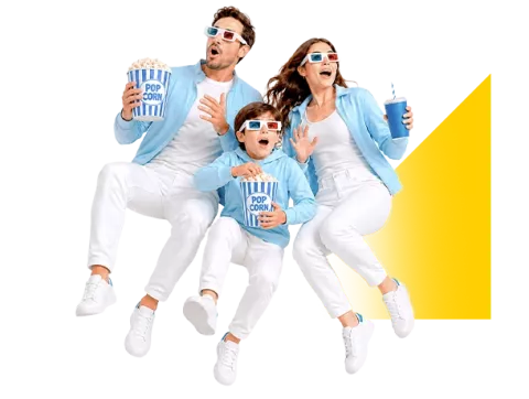 Familia reunida en una sala de cine disfrutando de una película, con gafas 3D, crispetas y bebidas, mientras sonríen durante la función.
