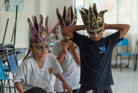 Estudiantes crean máscaras