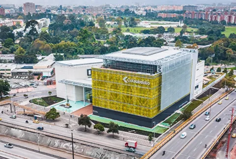 Vista aérea de El Cubo muestra edificios, vías y zonas verdes