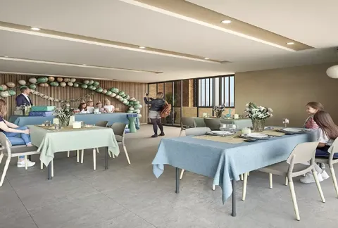 Salón social de Floresta Living muestra persona organizando un evento