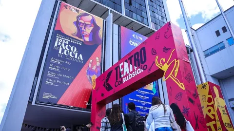 Entrada del Teatro Colsubsidio en Bogotá.