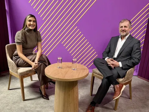 Presentadora y líder empresarial durante una entrevista de la cuarta temporada de Visión Sostenible